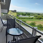 River Bank & Castle View Apartament *