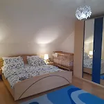 River Bank & Castle View Apartament *