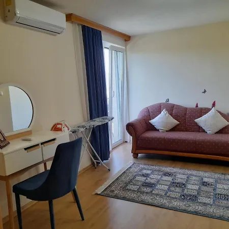 Апартаменты River Bank & Castle View *