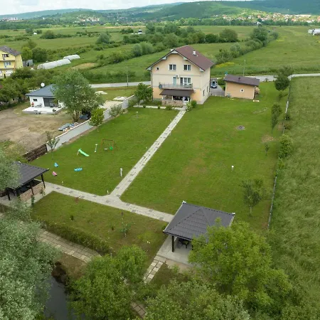 River Bank & Castle View Apartment