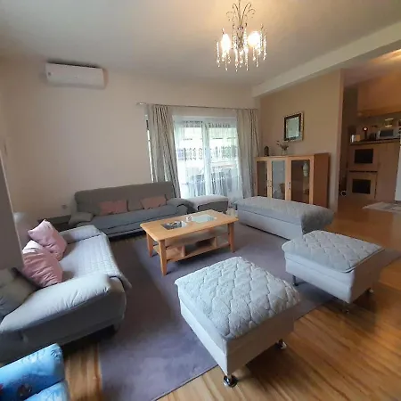 River Bank & Castle View Apartment