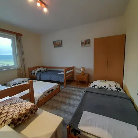 River Bank & Castle View Апартаменты