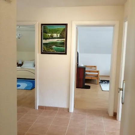 River Bank & Castle View * Bihać