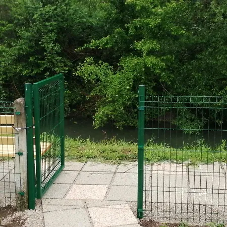 River Bank & Castle View Апартаменты Бихач