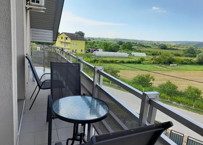 River Bank & Castle View Lägenhet *