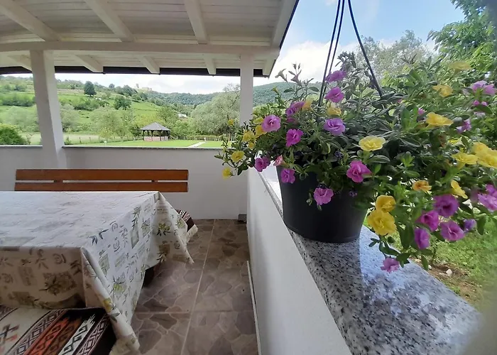 River Bank & Castle View * Bihać