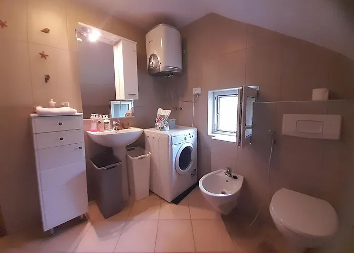 River Bank & Castle View * Bihać