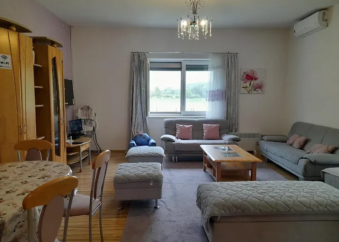 River Bank & Castle View * Bihać