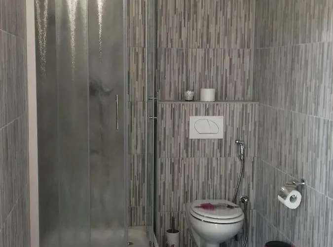 River Bank & Castle View Lägenhet *