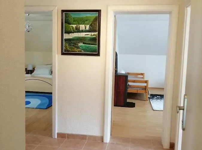 River Bank & Castle View * Bihać