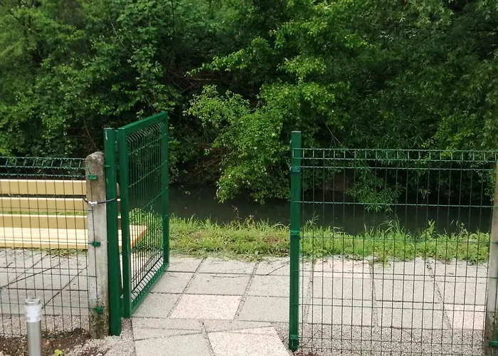 River Bank & Castle View Lägenhet Bihać